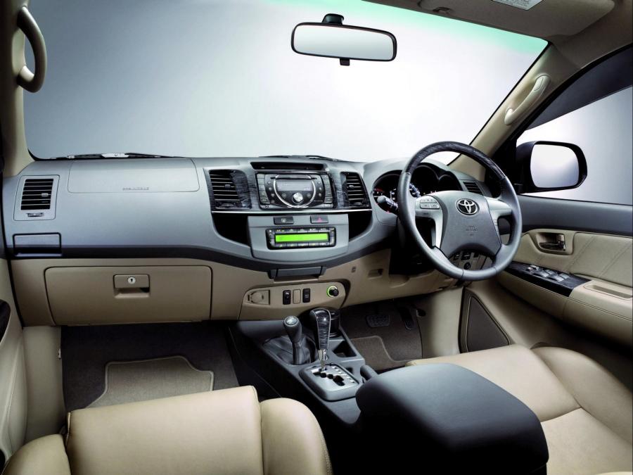  Toyota Fortuner Sportivo by TRD 2011 года  (фото 2 из 7)